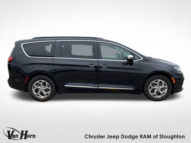 2023 Chrysler Pacifica Limited photo