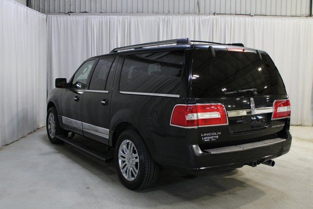 Used 2008 Black Lincoln Base image 4