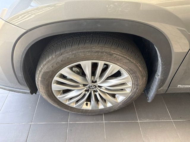 2025 Toyota Highlander Hybrid Platinum  at Toyota of Victoria