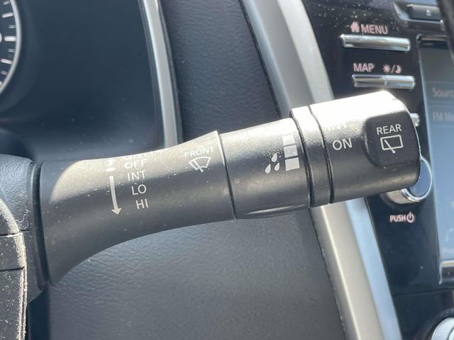 Used 2020 White Nissan Platinum image 25