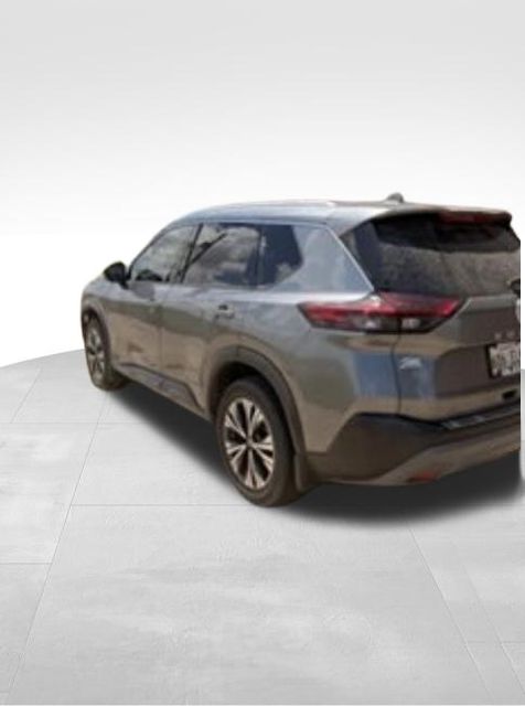2021 Nissan Rogue SV — photo 2