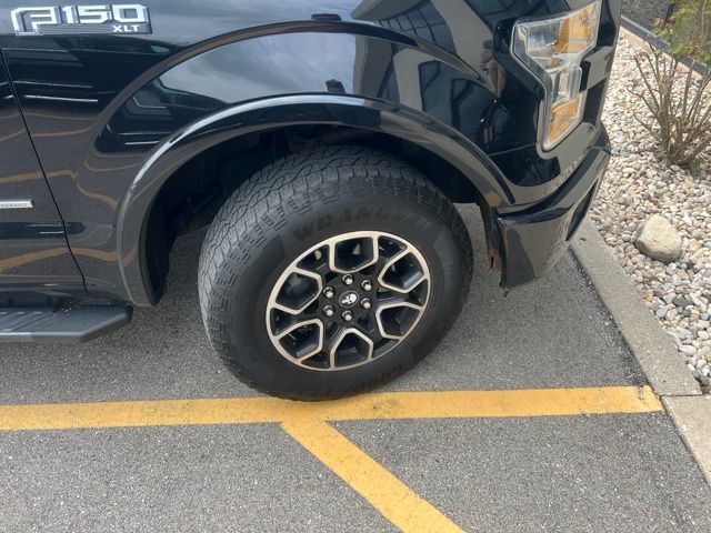 Used 2016 Shadow Black Ford XLT image 5