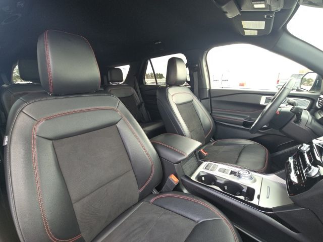 2024 Ford Explorer ST-Line:C02489A