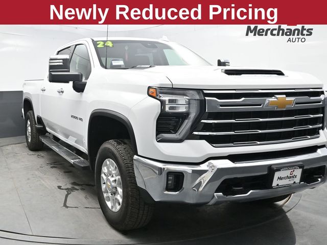 Summit White 2024 Chevrolet Silverado 2500HD Pickup Truck Four-Wheel Drive Automatic