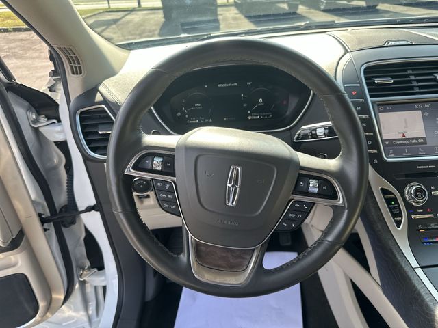 Used 2020 White Lincoln Reserve image 13