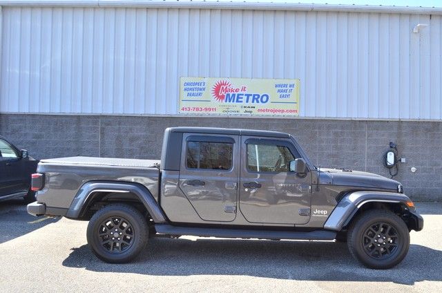 Gray (Granite Crystal Metallic Clearcoat) 2020 Jeep Gladiator Overland Crew Cab 4WD Pickup Truck Four-Wheel Drive 6-Speed Manual