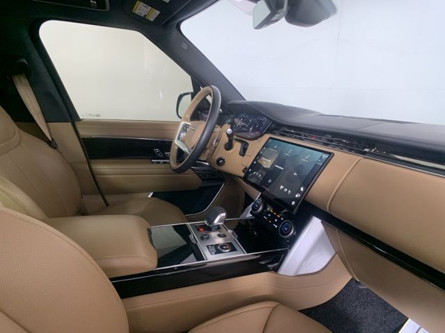 2023 Land Rover Range Rover SE 38