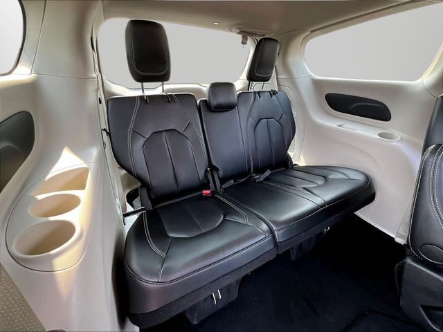 Used 2024 Chrysler Pacifica Van