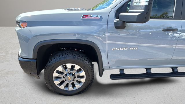Used 2025 Gray Chevrolet Custom image 35