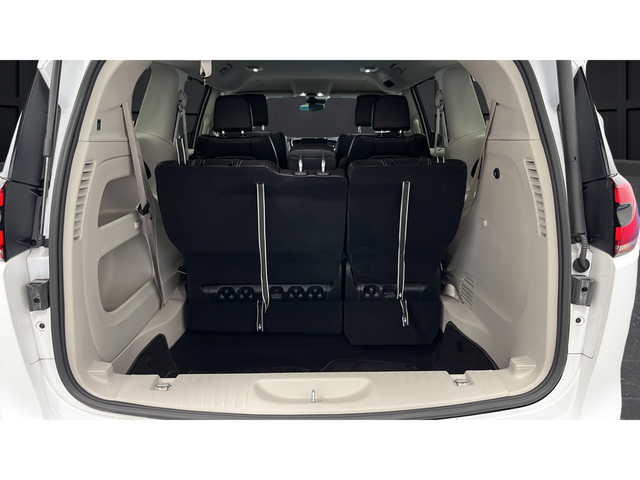 Used 2023 Bright White Clearcoat Chrysler Touring L image 26