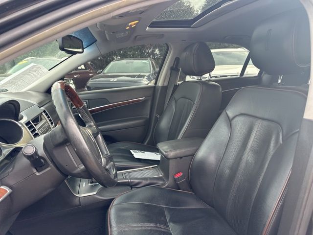 Used 2011 Black Lincoln Base image 20