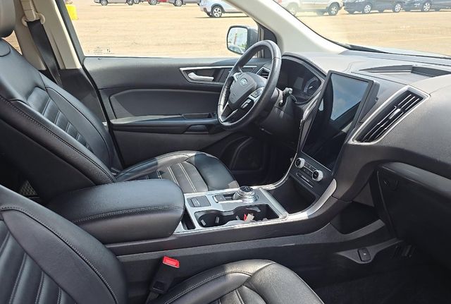 2024 Gray Metallic Ford Edge SEL AWD SUV
