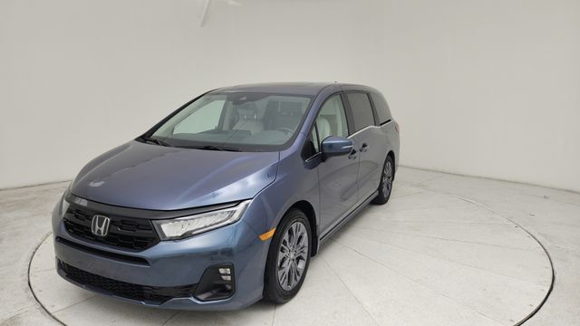 2025 Honda Odyssey Touring's photo