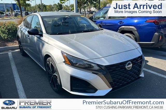 Brilliant Silver Metallic 2024 Nissan Altima Sedan Front-Wheel Drive Continuously Variable Transmission