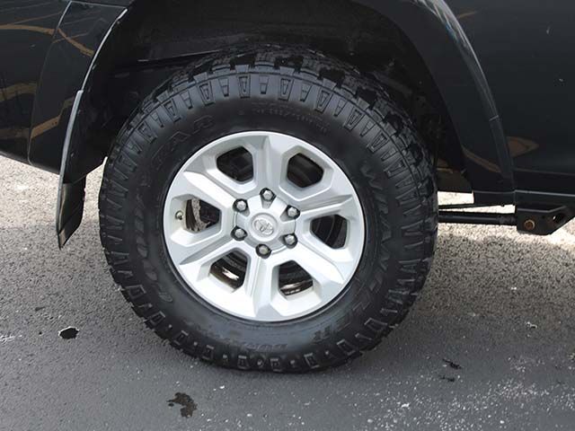 Used 2016 Midnight Black Metallic Toyota SR5 image 8