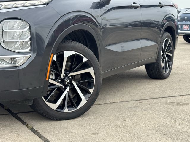 2024 Mitsubishi Outlander SE Black at Emmons Autoplex