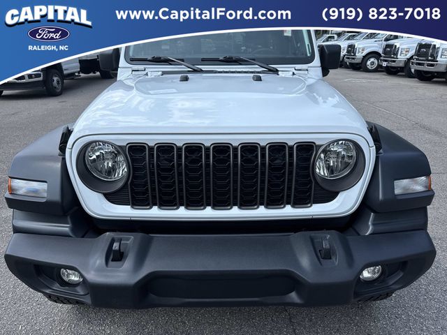 Used 2024 White Jeep Sport S image 10