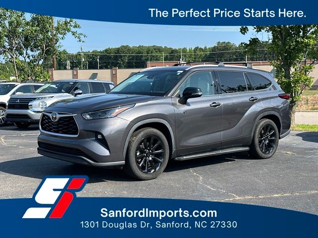 Magnetic Gray Metallic 2022 Toyota Highlander SUV / Crossover Front-Wheel Drive 8-Speed Automatic