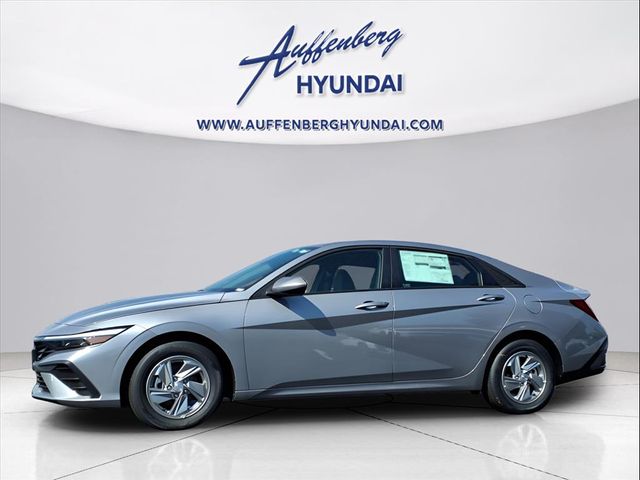 2025 Hyundai Elantra SE FWD