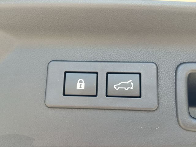 Used 2025 White Subaru Premium image 39