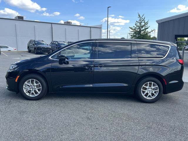 Used 2025 Black Chrysler Select image 10