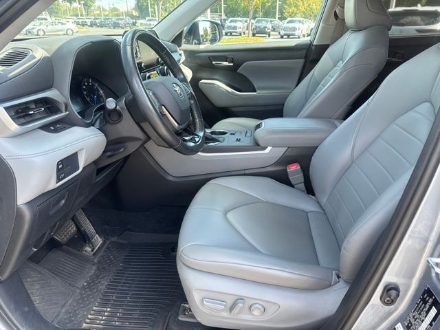 2021 Toyota Highlander XLE - Photo 13