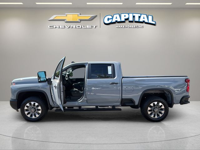 Used 2025 Gray Chevrolet Custom image 9