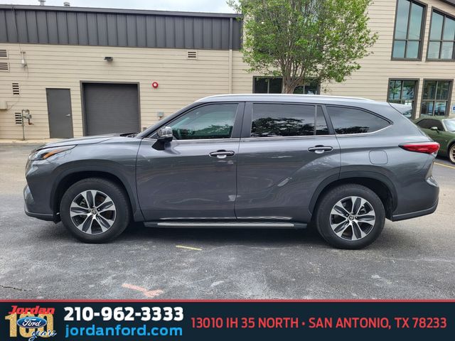 Used Car 2023 Toyota Highlander Hybrid  Xle For Sale Under $40,000 In San Antonio, Texas