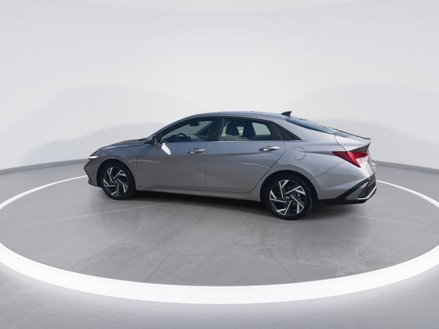 Used 2025 Silver Hyundai SEL Convenience image 6