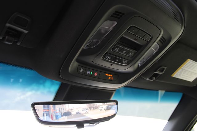 Used 2020  Cadillac Premium Luxury image 16