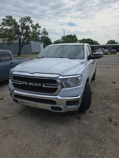 Bright White Clearcoat 2019 RAM 1500 Pickup Truck 4X2 8-Speed Automatic