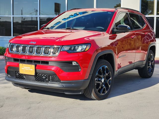 2023 Jeep Compass Latitude Lux 3