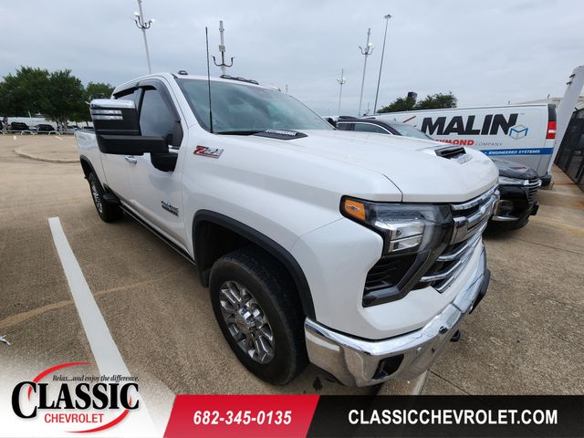 White (Iridescent Pearl Tricoat) 2024 Chevrolet Silverado 2500HD Pickup Truck Four-Wheel Drive Automatic