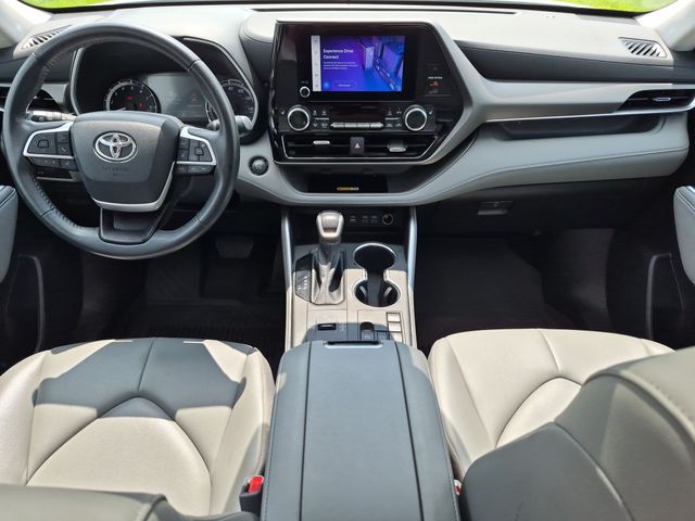 2023 Toyota Highlander - Image 28
