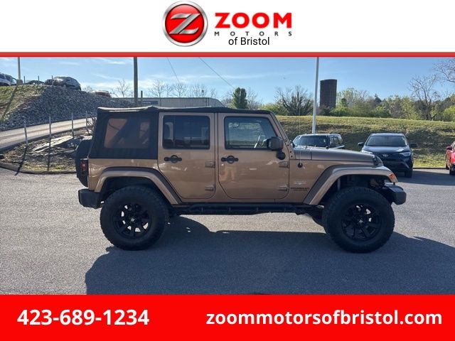 Red (Copper Brown Pearlcoat) 2015 Jeep Wrangler Unlimited Sahara 4WD SUV / Crossover Four-Wheel Drive 6-Speed Manual
