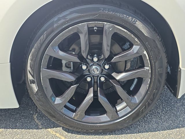 Used 2020 White Nissan Base image 31