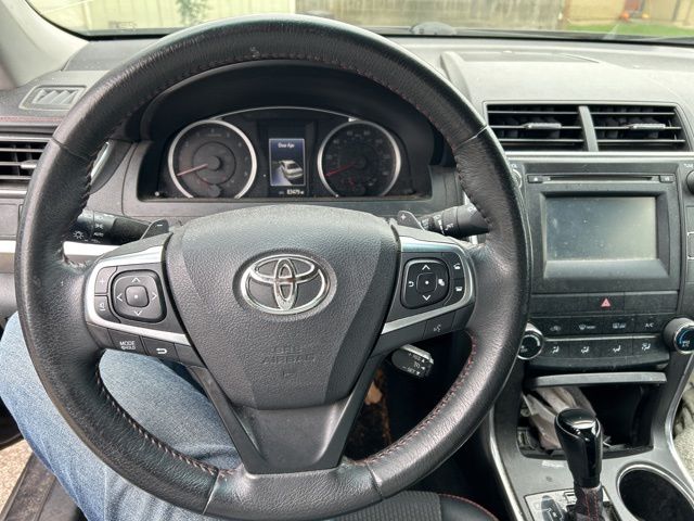 2017 Toyota Camry SE 3