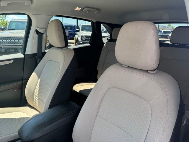 Used 2022 White Ford SE image 23
