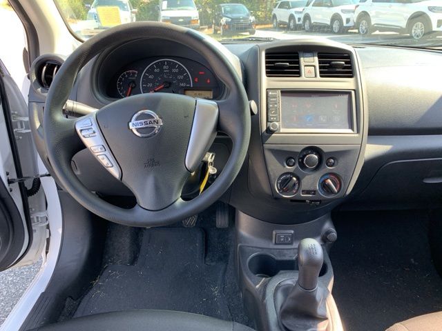 2019 Nissan Versa 1.6 S 12