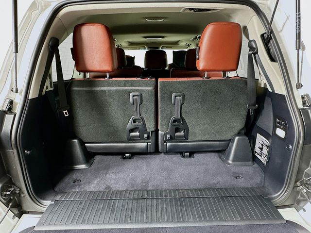 2016 Lexus LX 570 29
