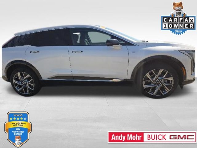 Crystal White 2025 Cadillac OPTIQ Luxury 2 AWD SUV / Crossover All-Wheel Drive 1-Speed Automatic