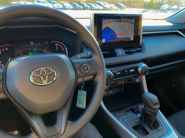 2024 Toyota RAV4 LE 26