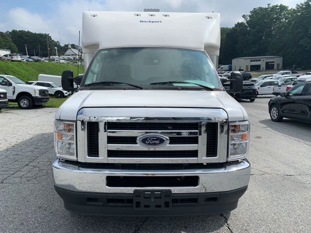 2025 Ford E-450SD Base 8