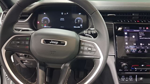 Used 2025 Jeep Grand Cherokee SUV