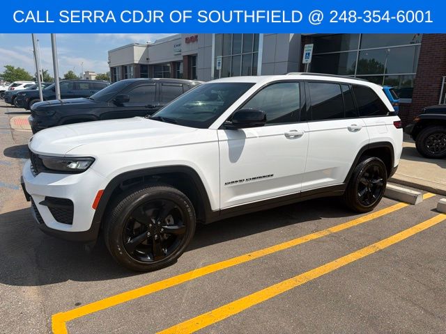 Bright White Clearcoat 2023 Jeep Grand Cherokee SUV / Crossover Four-Wheel Drive 8-Speed Automatic