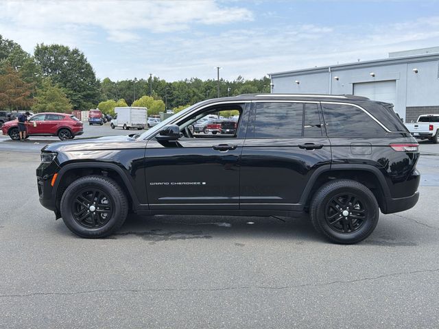 Used 2023 Black Jeep Laredo image 10