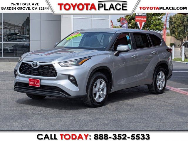 Celestial Silver Metallic 2025 Toyota Highlander LE FWD SUV / Crossover Front-Wheel Drive 8-Speed Automatic