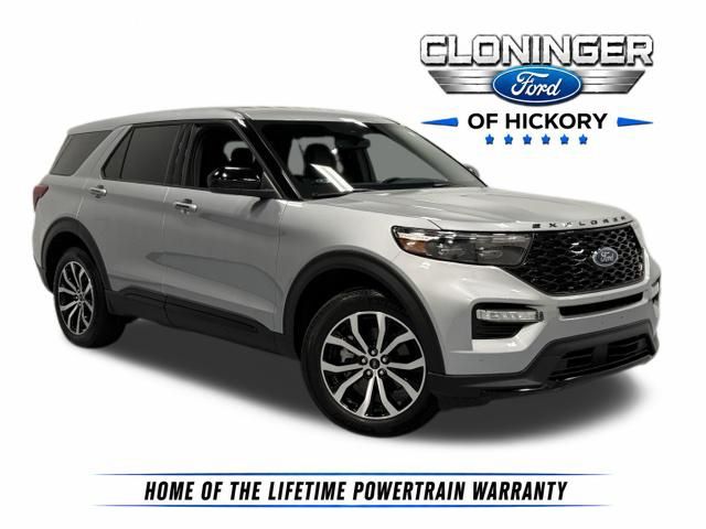Silver Metallic 2022 Ford Explorer SUV / Crossover All-Wheel Drive Automatic