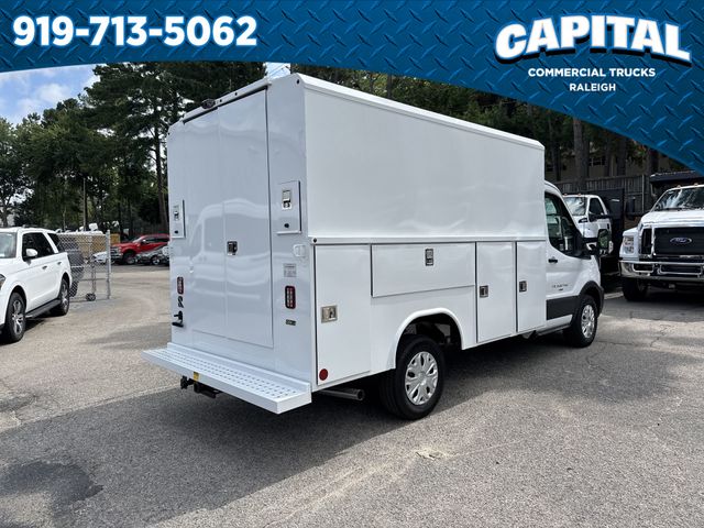 2025 Ford F-550 photo 7