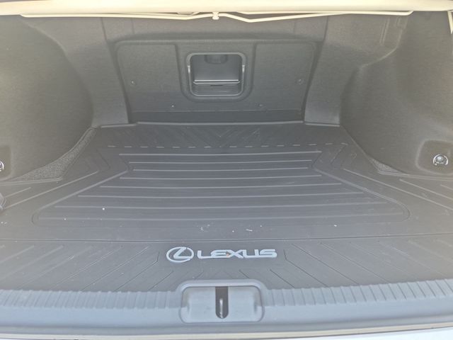 2025 Lexus ES - Image 30